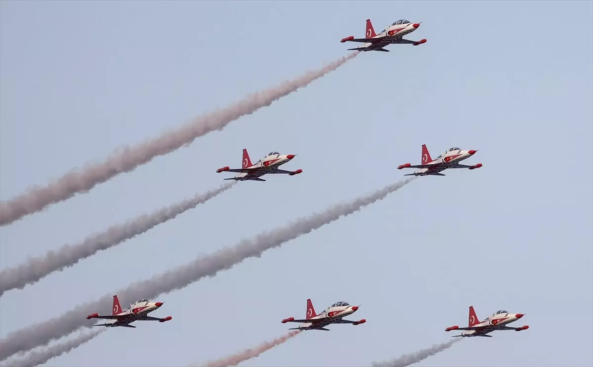 Türk Yıldızları Mersin\'de Prova Uçuşu Yaptı