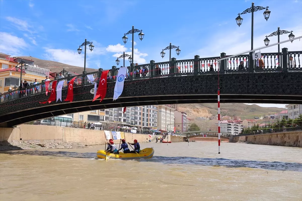 Bayburt\'ta Rafting Şampiyonası Heyecanı