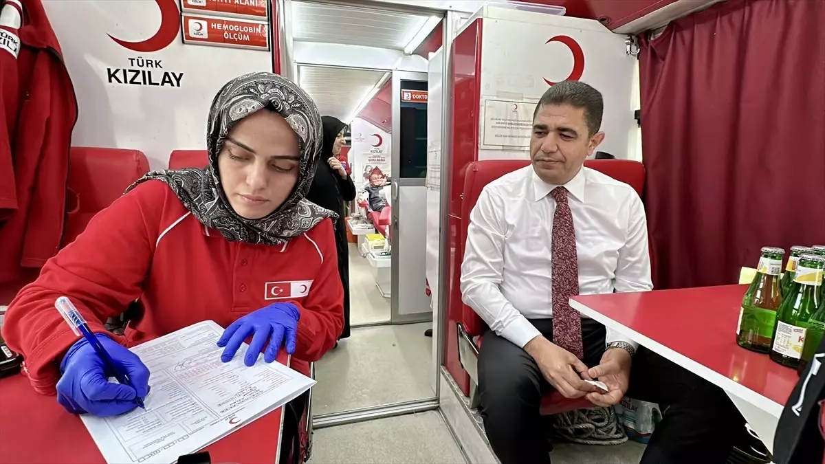 Vali Aslan\'dan Kan Bağışı Destek