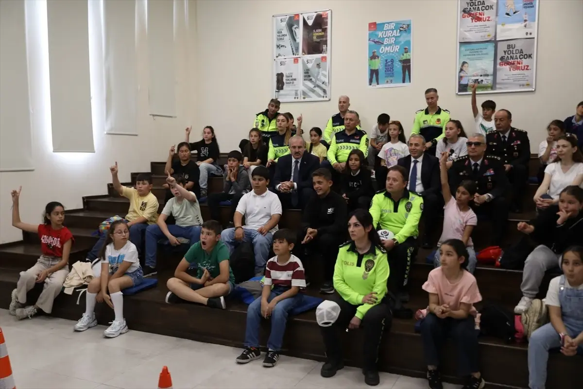 Trafik Haftası\'nda Öğrencilere Eğitim