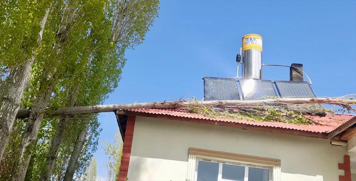 Van\'da Rüzgar Zararı Temizlendi