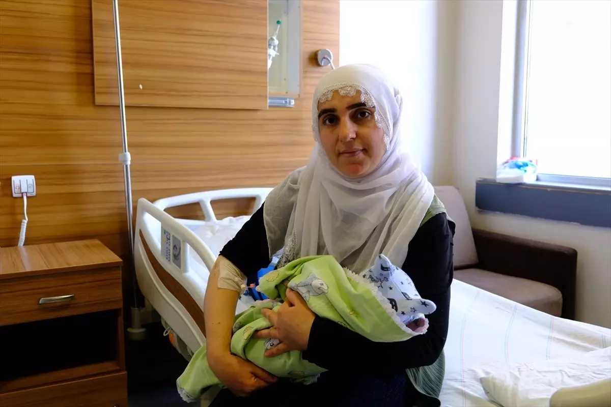Çatak\'ta Hamile Kadın ve Bebeği Kurtarıldı