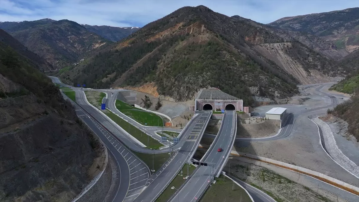 Yeni Zigana Tüneli\'nden 2 yılda 3 milyon 490 bin araç geçti