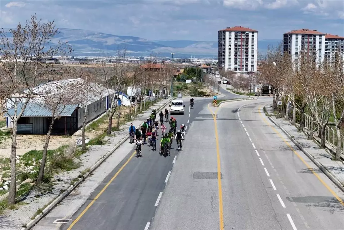 Yeşilyurt’ta Bisiklet Turu: Baharın Keyfi