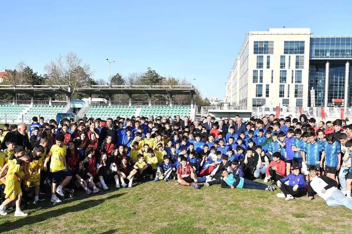 Amatör spora yaklaşık 3 milyon TL\'lik malzeme desteği