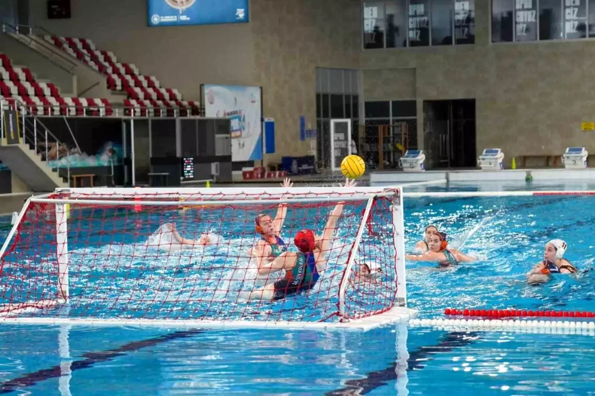 Balıkesir\'de Sutopu Heyecanı