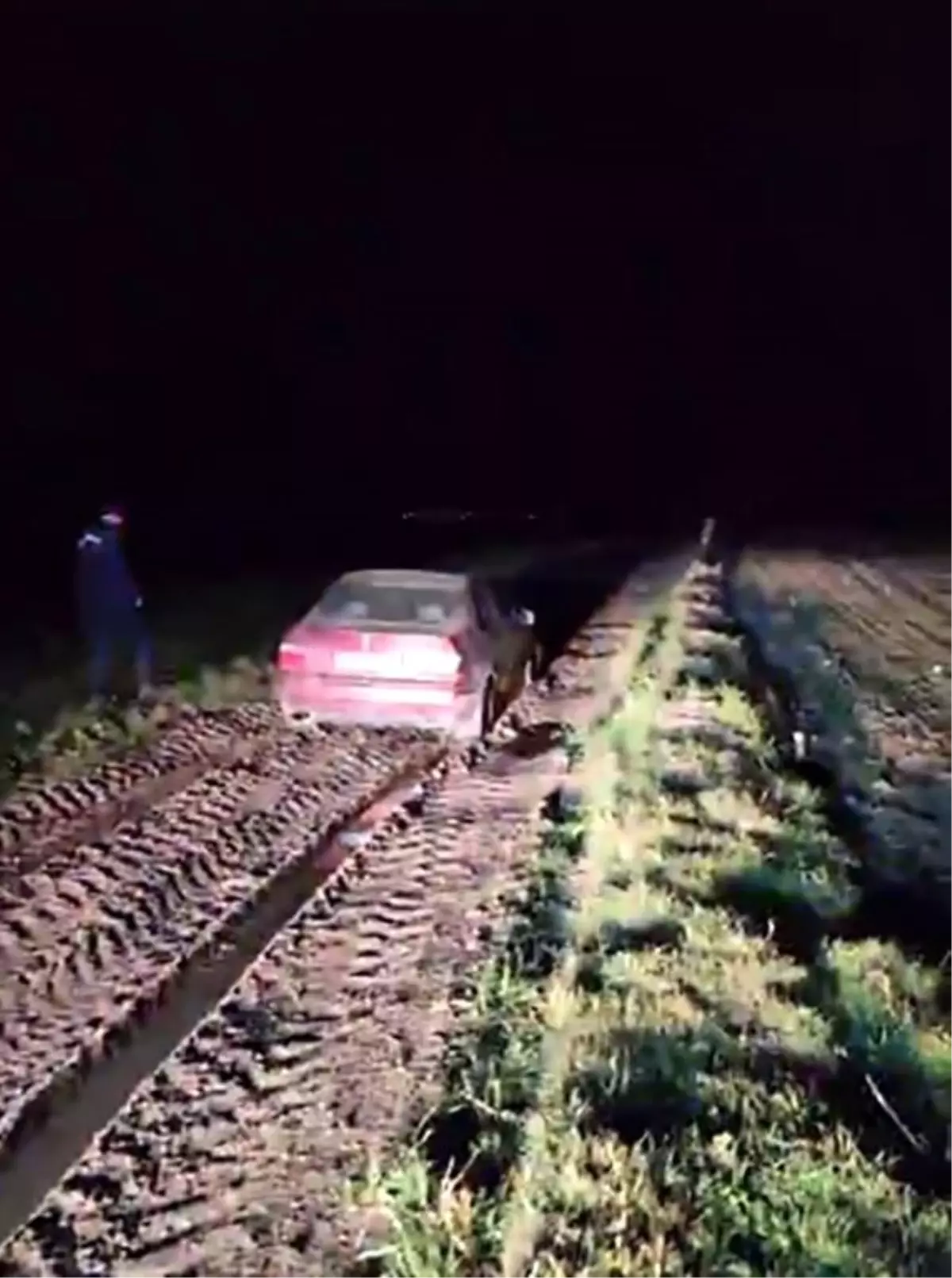 Yozgat\'ta Çamura Saplanan Araç Bulundu