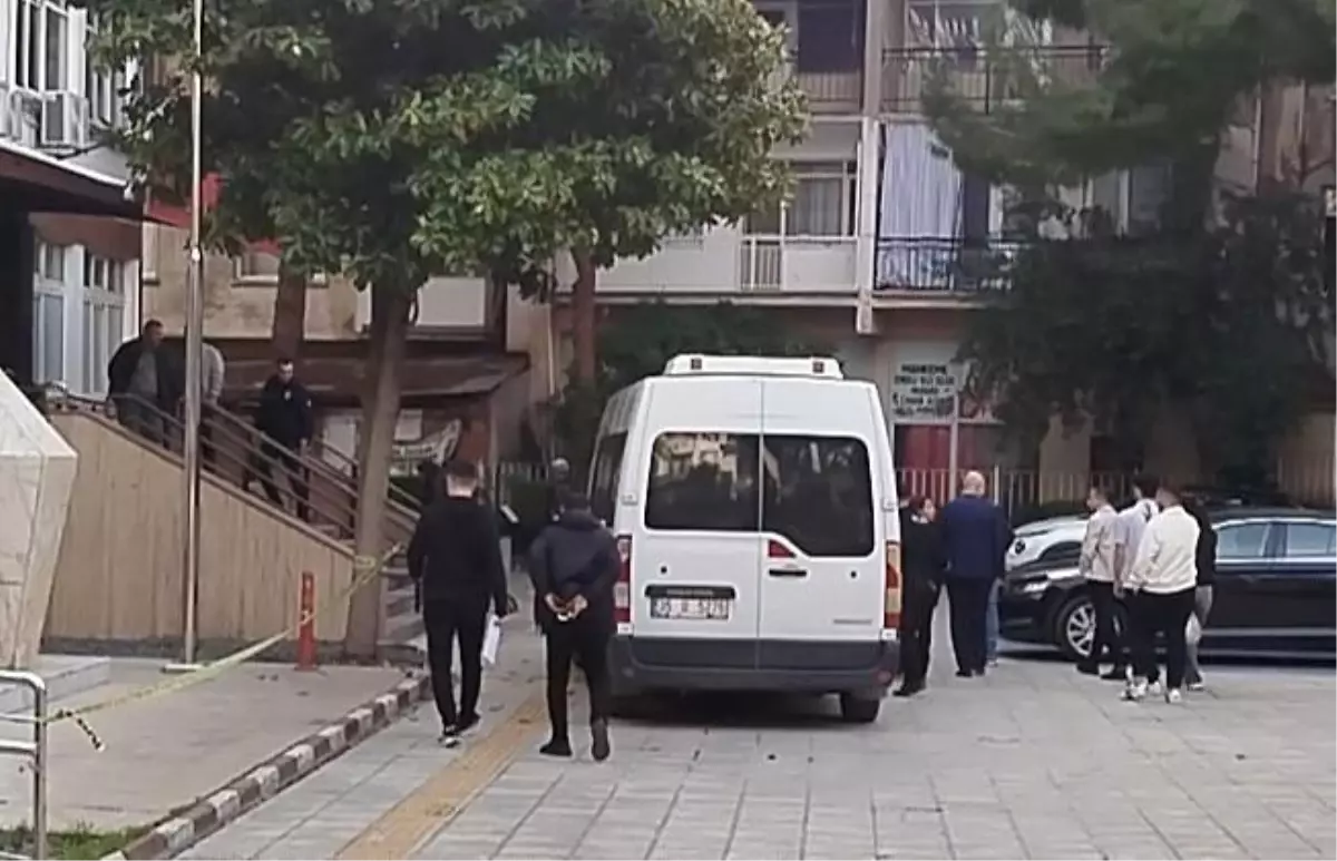 İzmir\'de CHP\'li Belediyeye Yönelik Usulsüzlük Operasyonu: İki Tutuklama