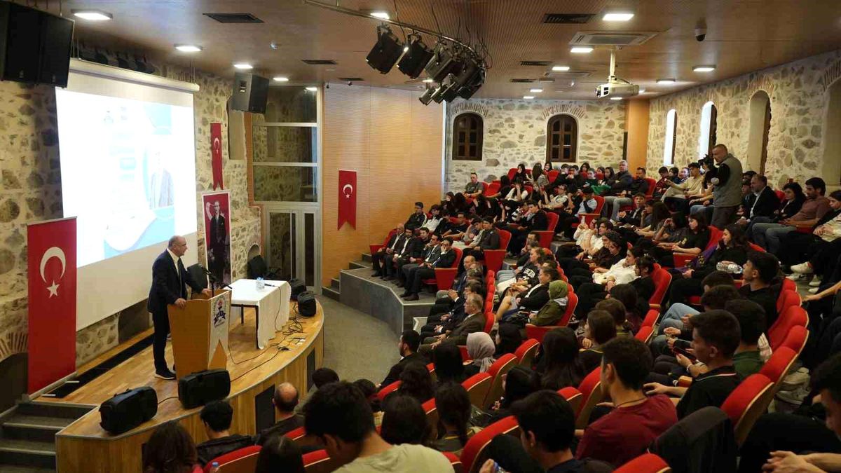 Kesikbaş\'tan Gençlere Kariyer Tavsiyeleri