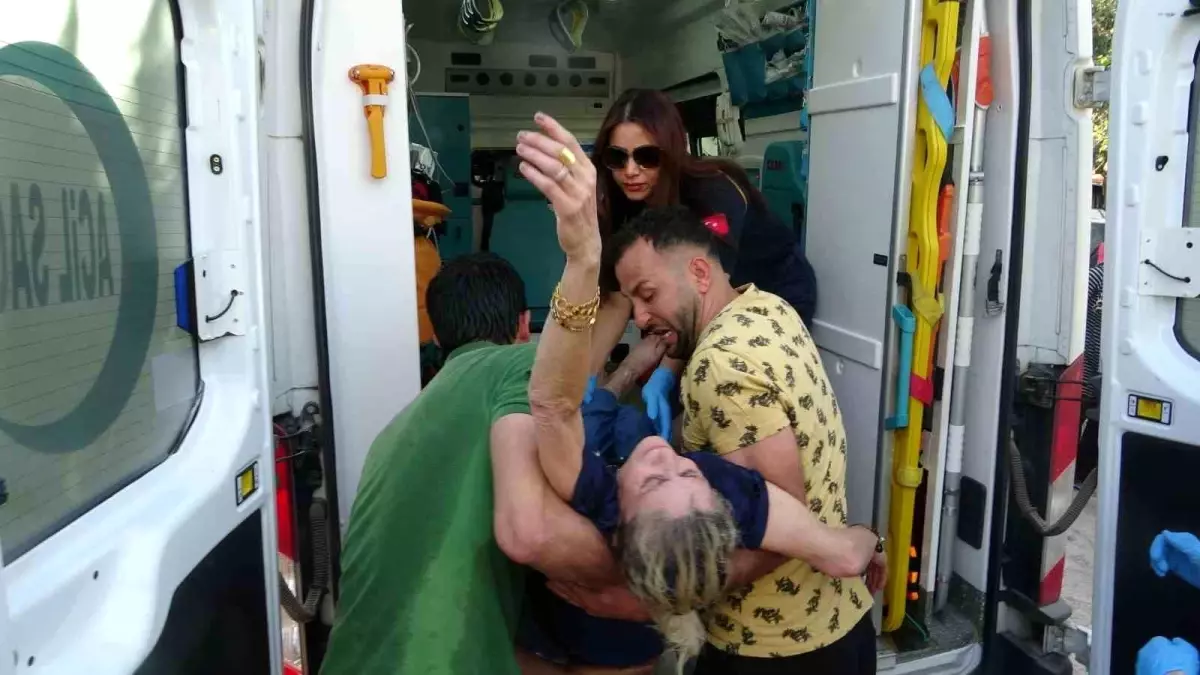 Antalya\'da Yangın: Evi Kül Olan Kadın Sinir Krizi Geçirdi