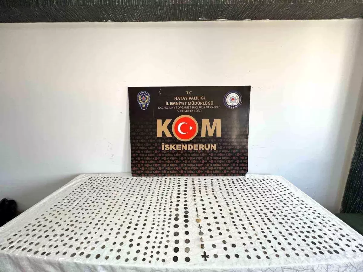 Hatay\'da Kaçakçılık Operasyonu: Tarihi Eser ve Kaçak Mallar Ele Geçirildi