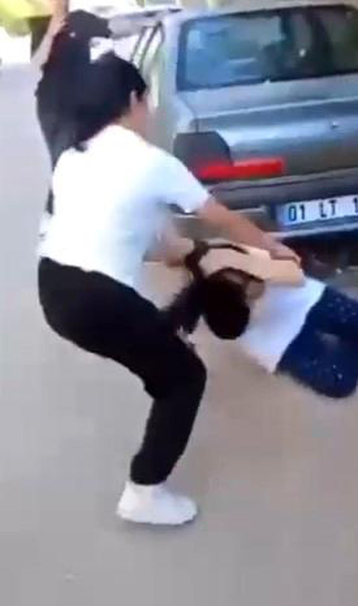 Adana\'da Kavga: 3 Kız 1 Kızı Darp Etti