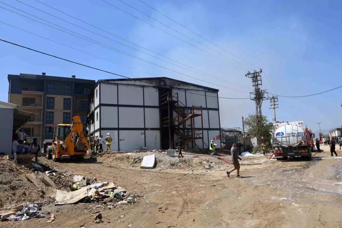 Hatay\'da Konteyner Yatakhane Yangını Kontrol Altına Alındı