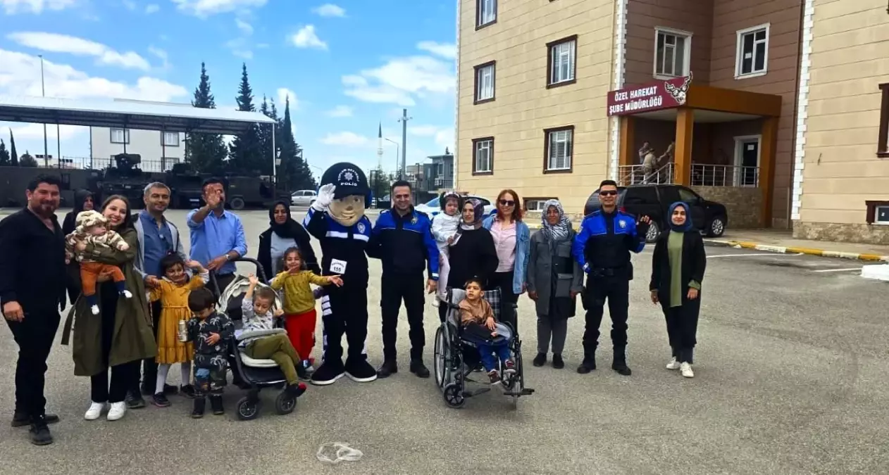 Minik Öğrencilerden Polis Mesleğine İlgi