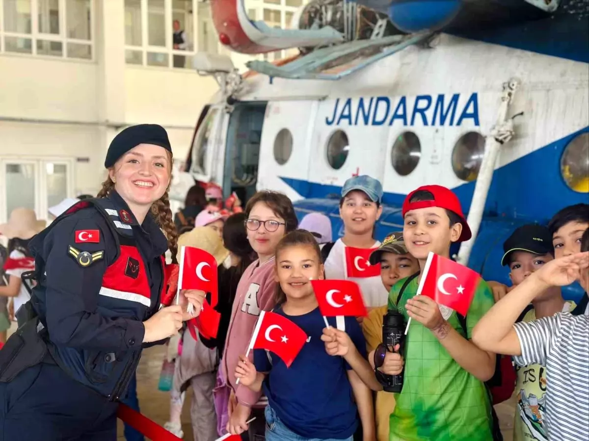 Öğrenciler Jandarma Helikopterine Ziyaret