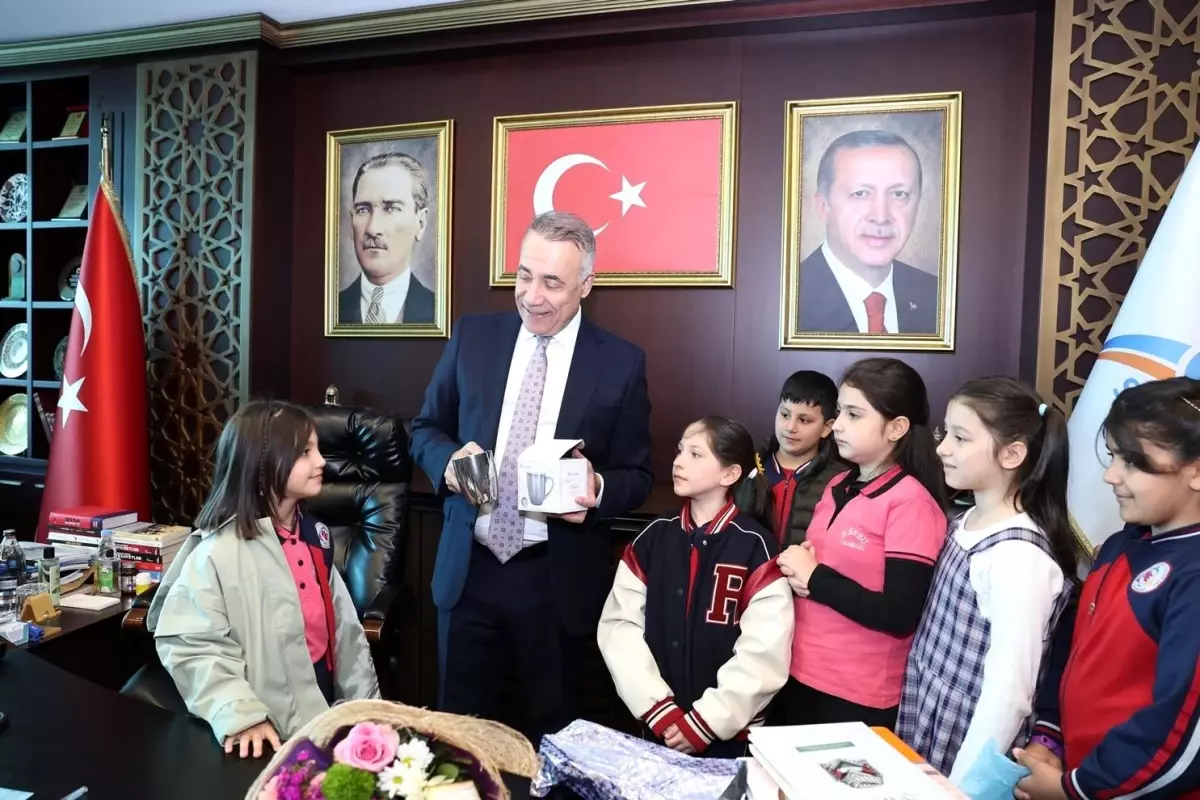 Sultangazi Belediye Başkanı Dursun, Minik Misafirleriyle Buluştu