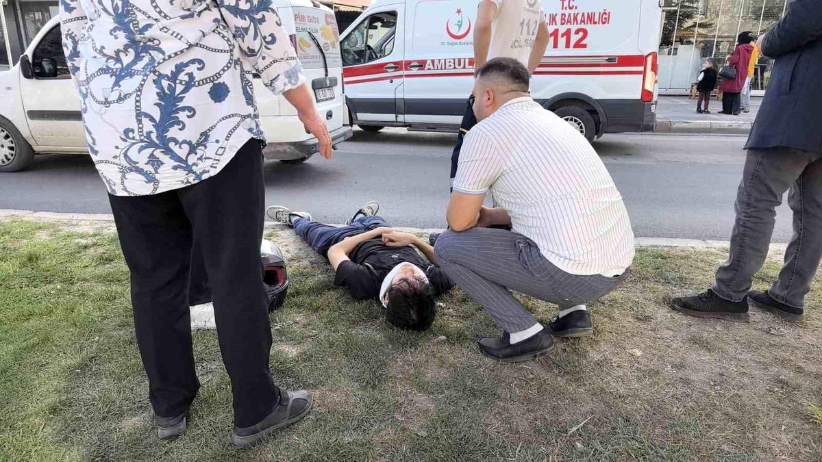 İnegöl\'de Motosiklet Kazası: Sürücü Yaralandı