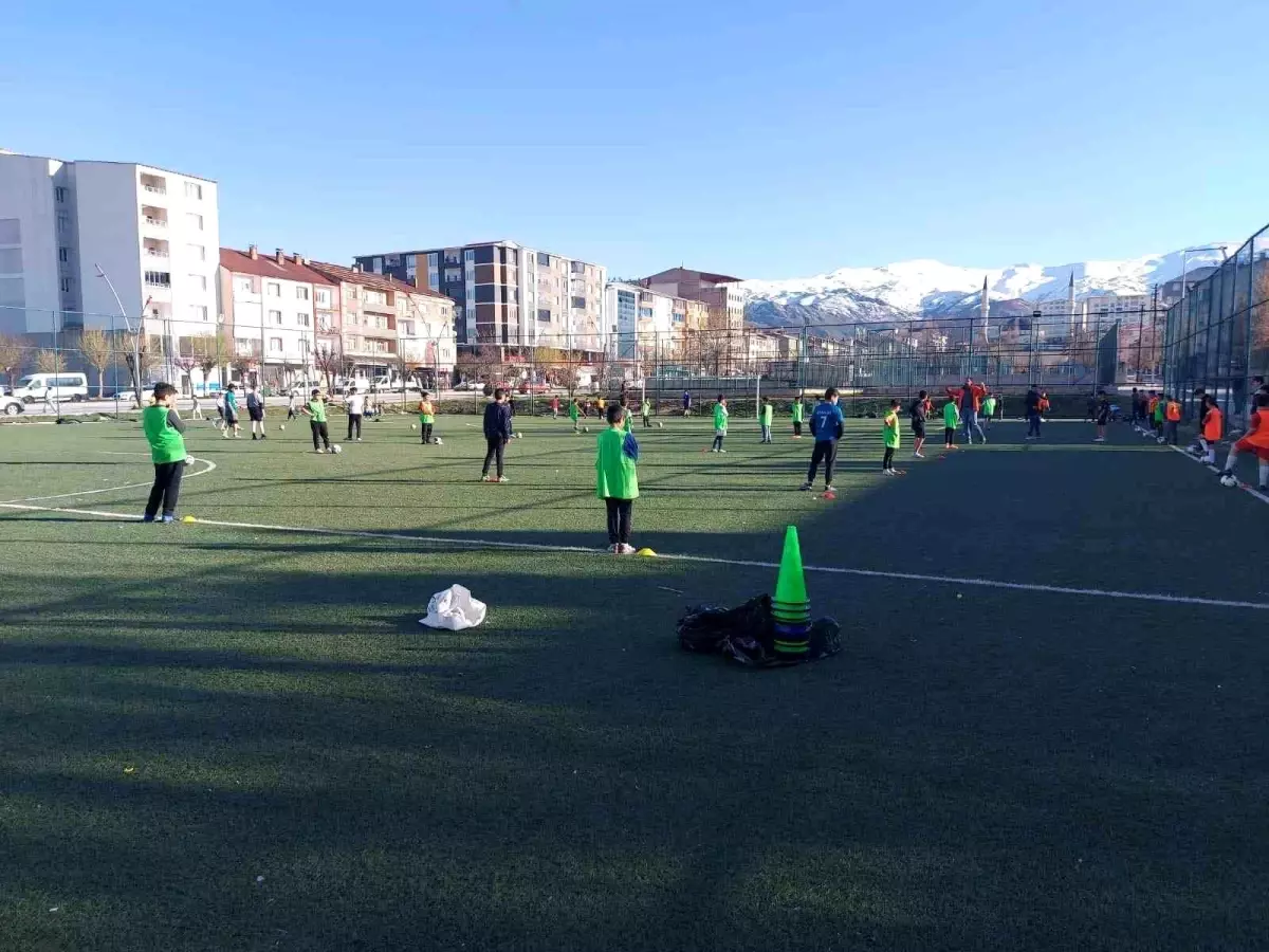 Muş\'ta Geleceğin Futbolcuları Yetişiyor