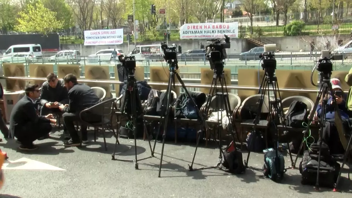 Sırrı Süreyya Önder\'e Destek Pankartları