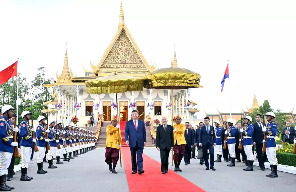 Xi Jinping Kamboçya\'da Resmi Ziyarette