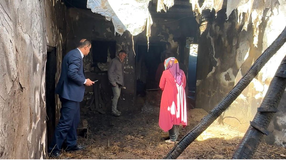 Hakkari\'de Yangın: 20 Yıllık Emlak Kül Oldu