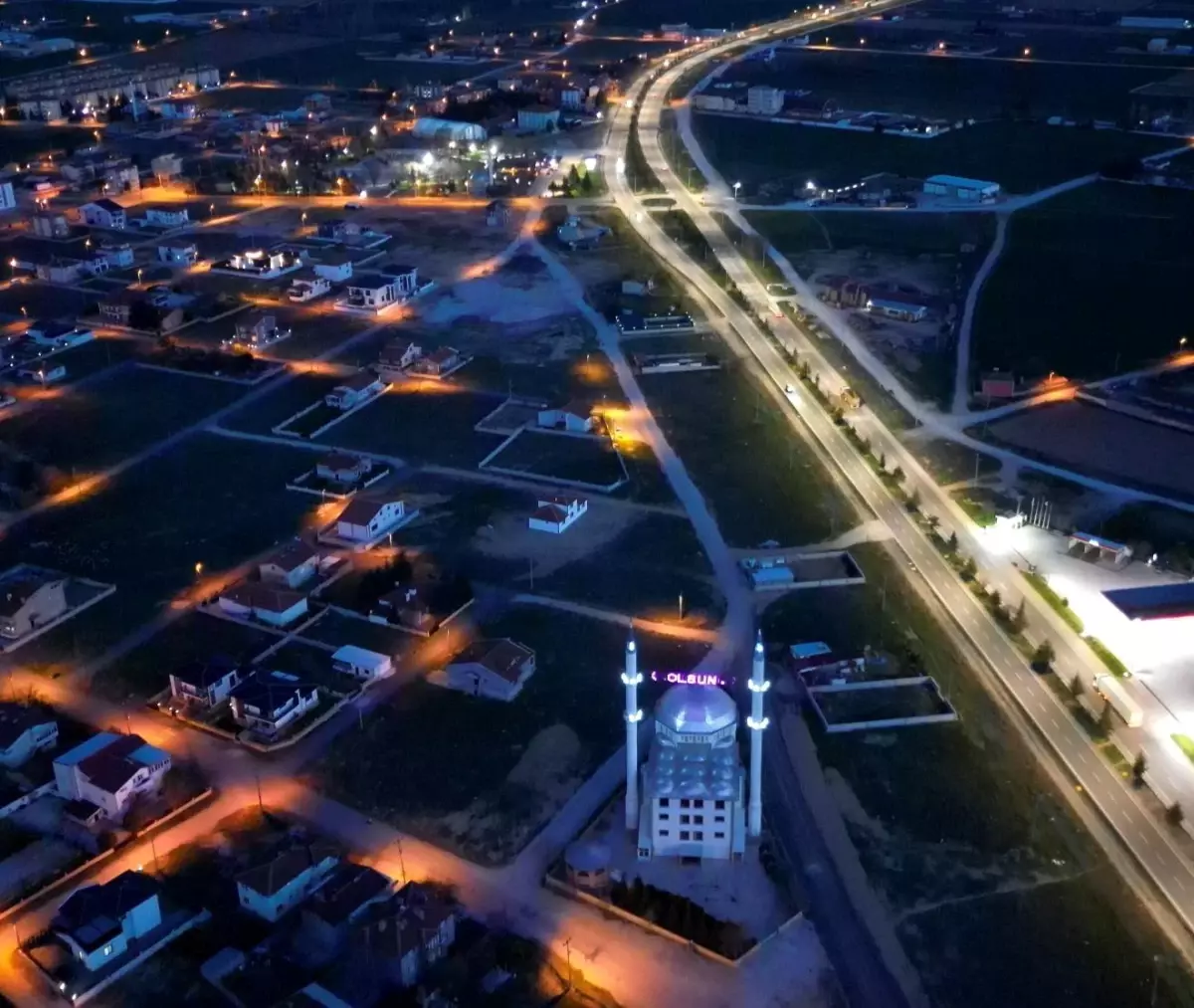 Bolvadin\'in Gece Görselleri Sosyal Medyada İlgi Gördü