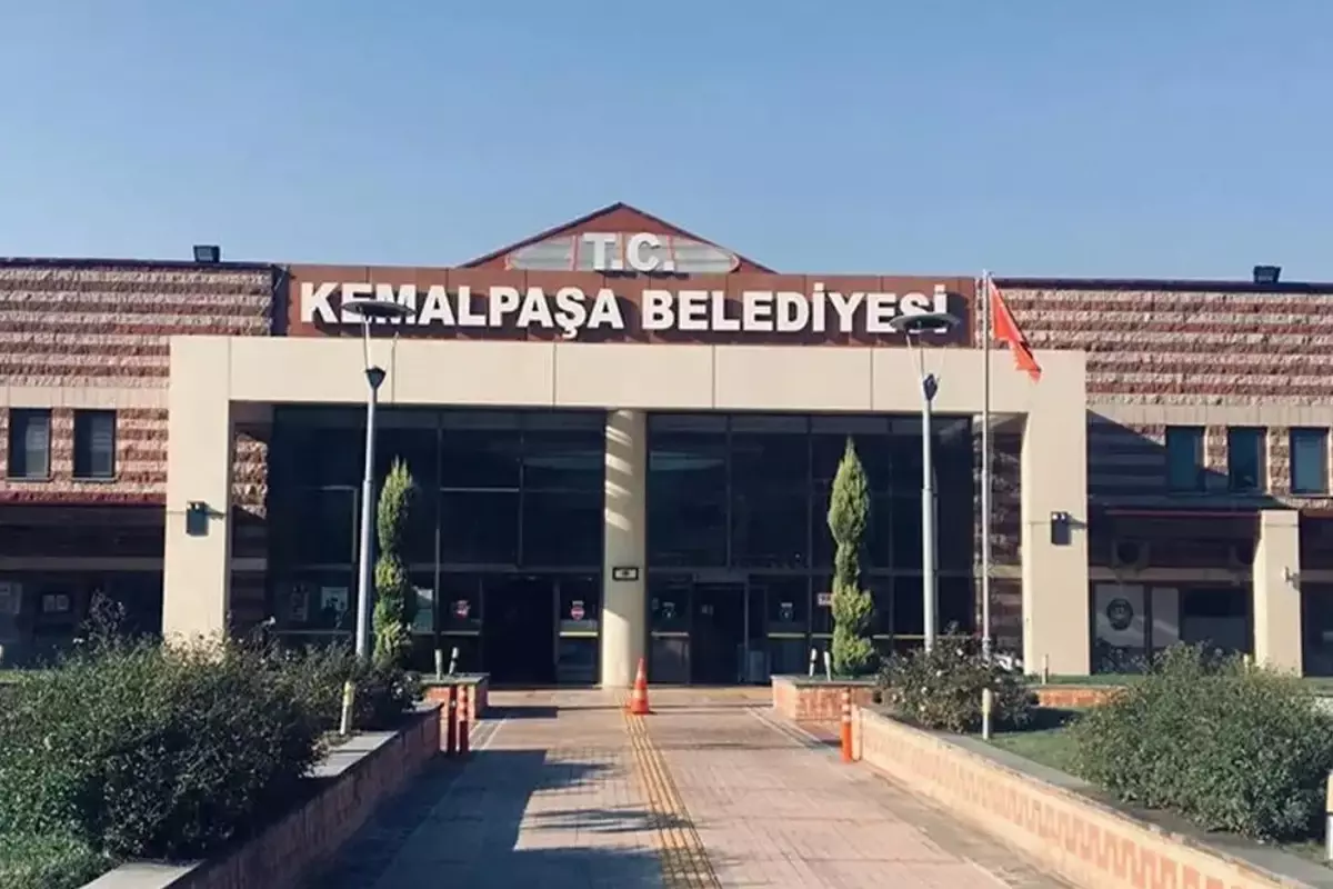 CHP\'li Kemalpaşa Belediyesi\'ne yönelik usulsüzlük operasyonunda 2 tutuklama