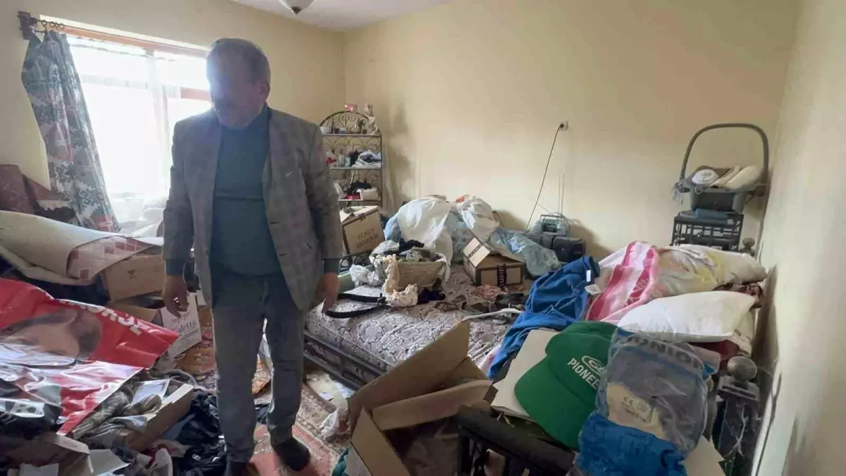 Elazığ\'da \'Çöp Ev\' İhbarı Üzerine Emekli Pilotun Evi İncelendi