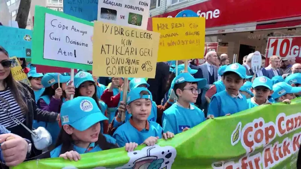 Gebze\'de Öğrenciler Çevre Bilinci İçin Yürüdü