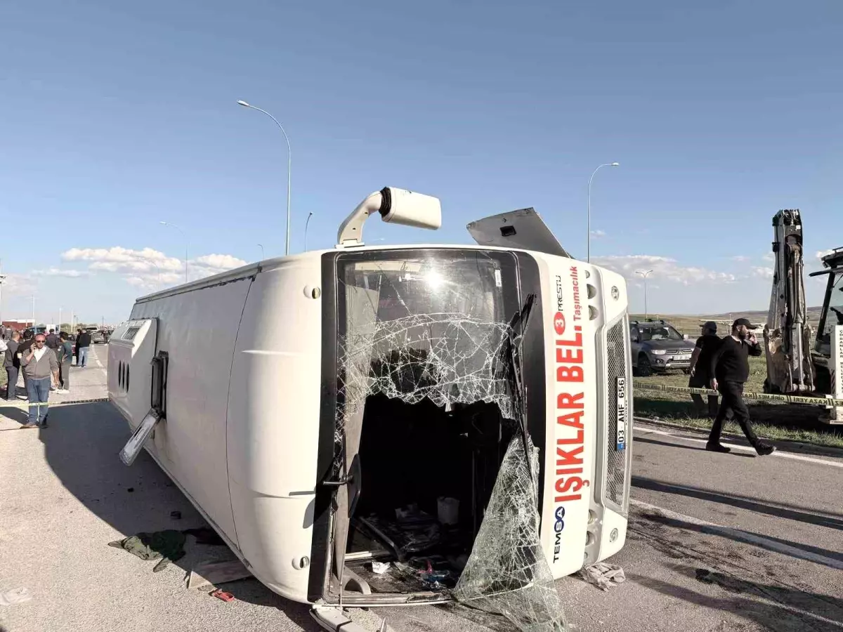 Afyonkarahisar\'da Midibüs Kazası: 12 Yaralı