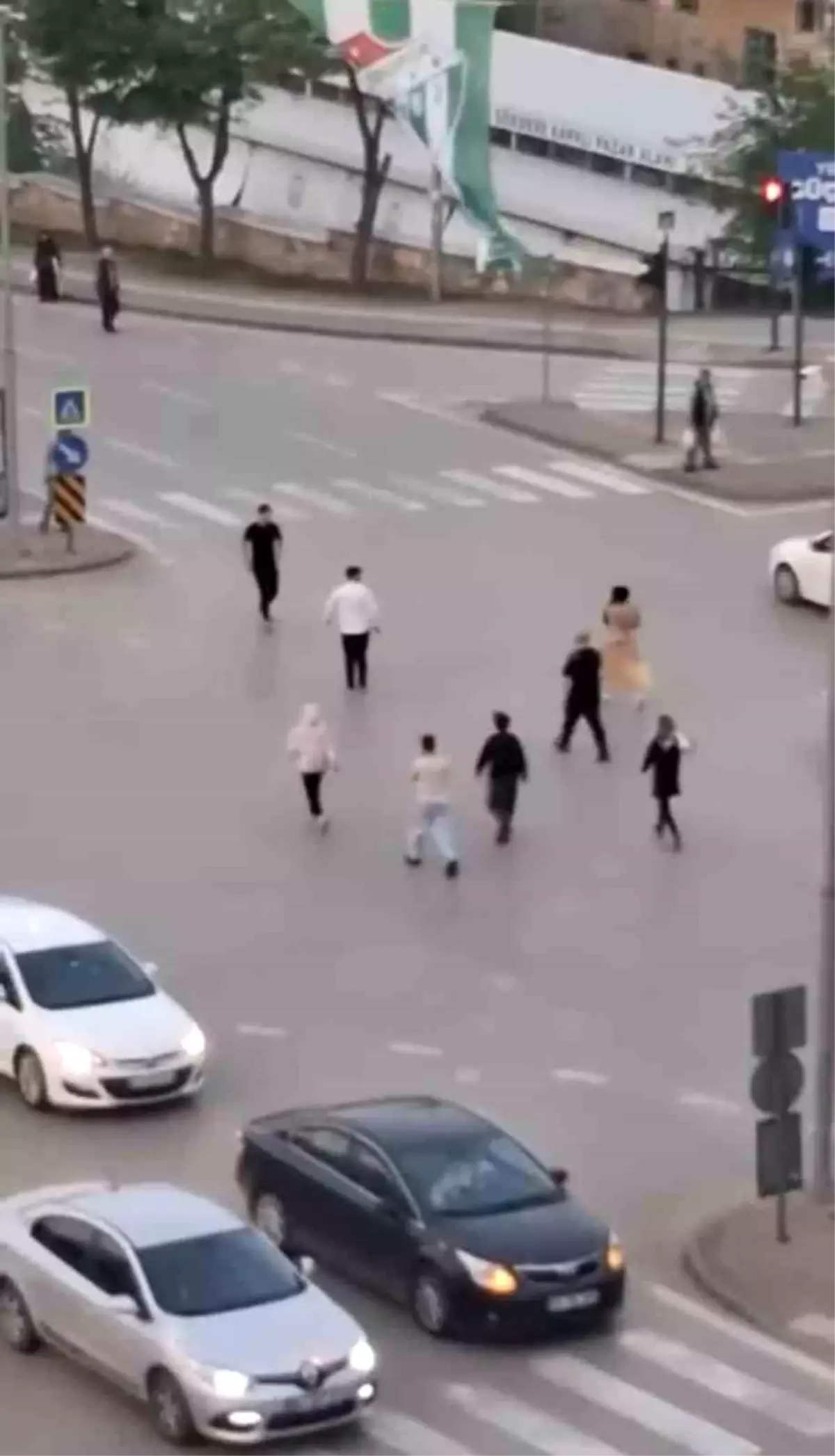 Bursa\'da Mendil Satıcılarıyla Sürücü Arasında Kavga