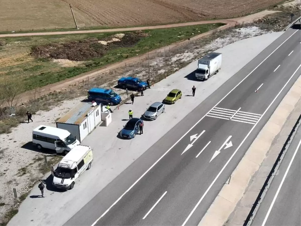 Kütahya\'da Güvenlik Uygulaması: 6 Aranan Yakalandı