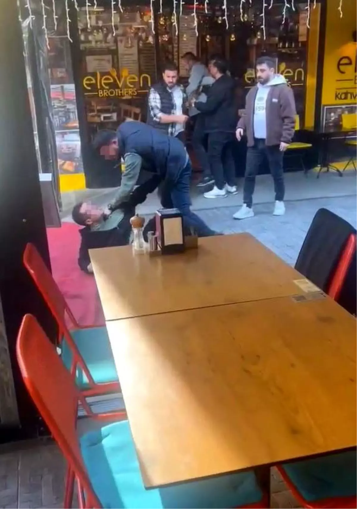 Beşiktaş\'ta Yol Tartışması Kavgaya Dönüştü