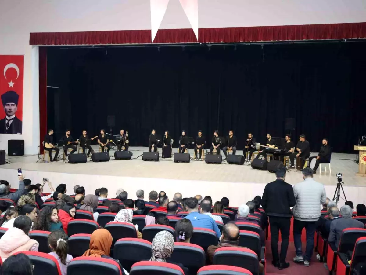 Besni\'de Aşık Veysel türküleriyle unutulmaz gece
