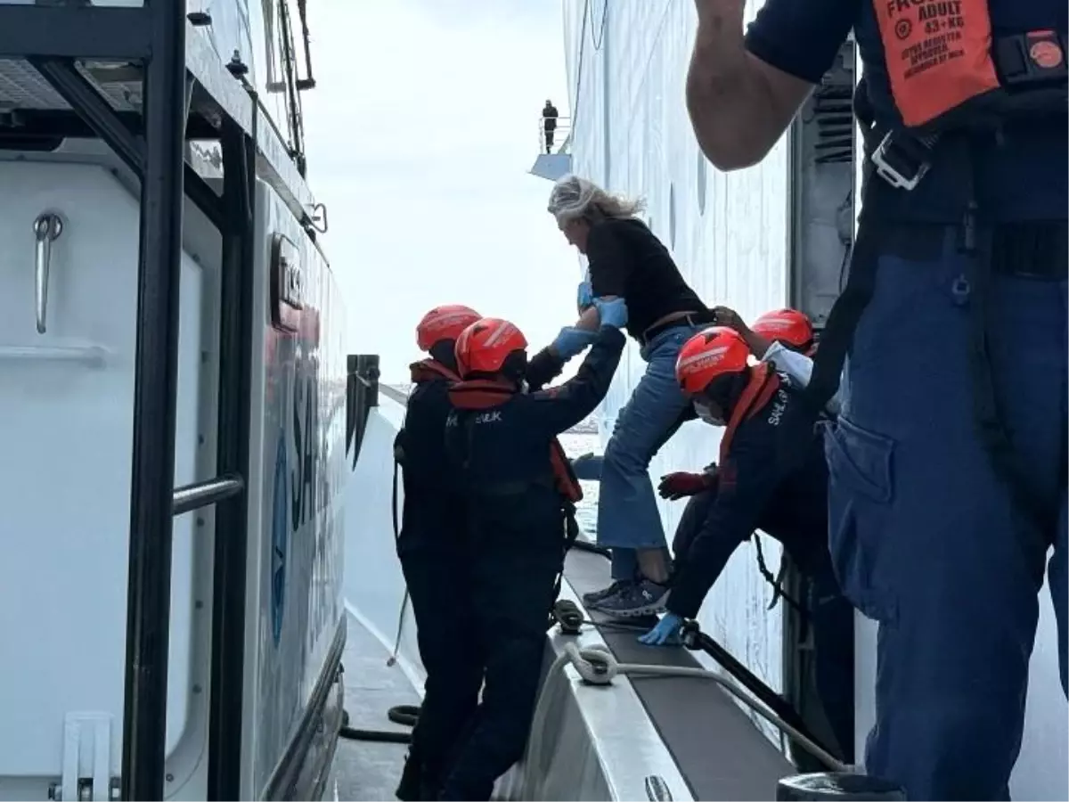 Bozcaada\'da Kol Kırılması: Yolcu Tahliye Edildi