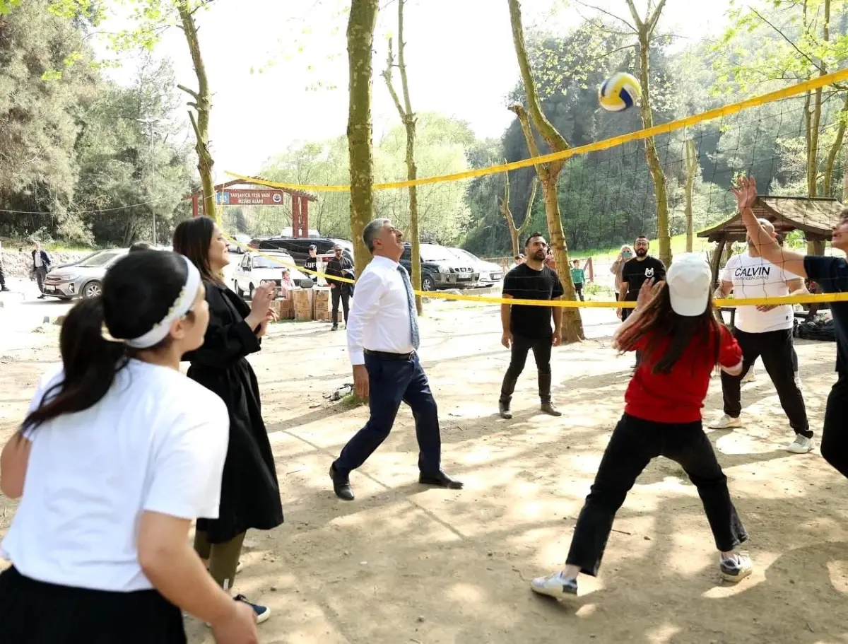 Dilovası\'nda Çocuklar İçin Eğlenceli Piknik Organizasyonu
