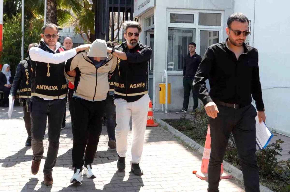 Antalya\'da Kavga: 1 Ölü, 3 Şüpheli Adliyeye Sevk Edildi