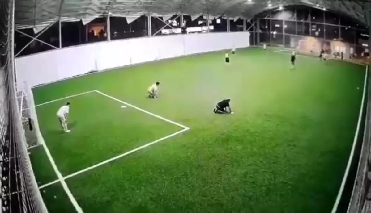 Adana\'da Futbol Oynarken Kalp Krizi Geçiren Baba Hayatını Kaybetti