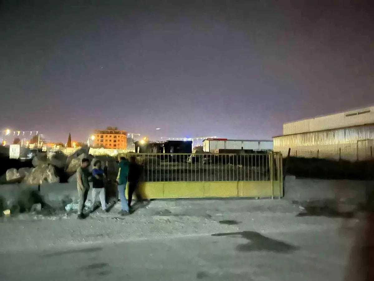 Hatay\'da Hurdacı Dükkanında Yangın Çıktı