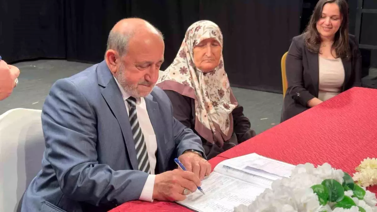Tosya\'da Huzurevinde Tanışan Yaşlı Çift Evlenerek Dünyaya Müjdeli Bir Haber Verdi