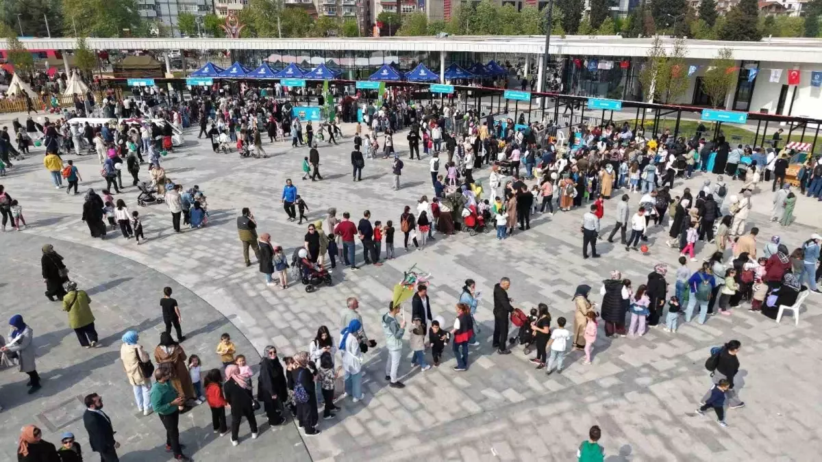 İzmit\'te 23 Nisan Etkinlikleri Coşkuyla Kutlanıyor