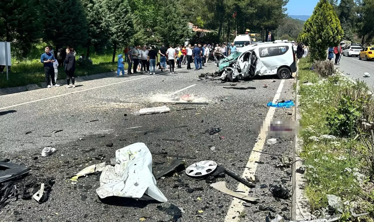 Marmaris\'te Trafik Kazası: 1 Ölü, 4 Yaralı