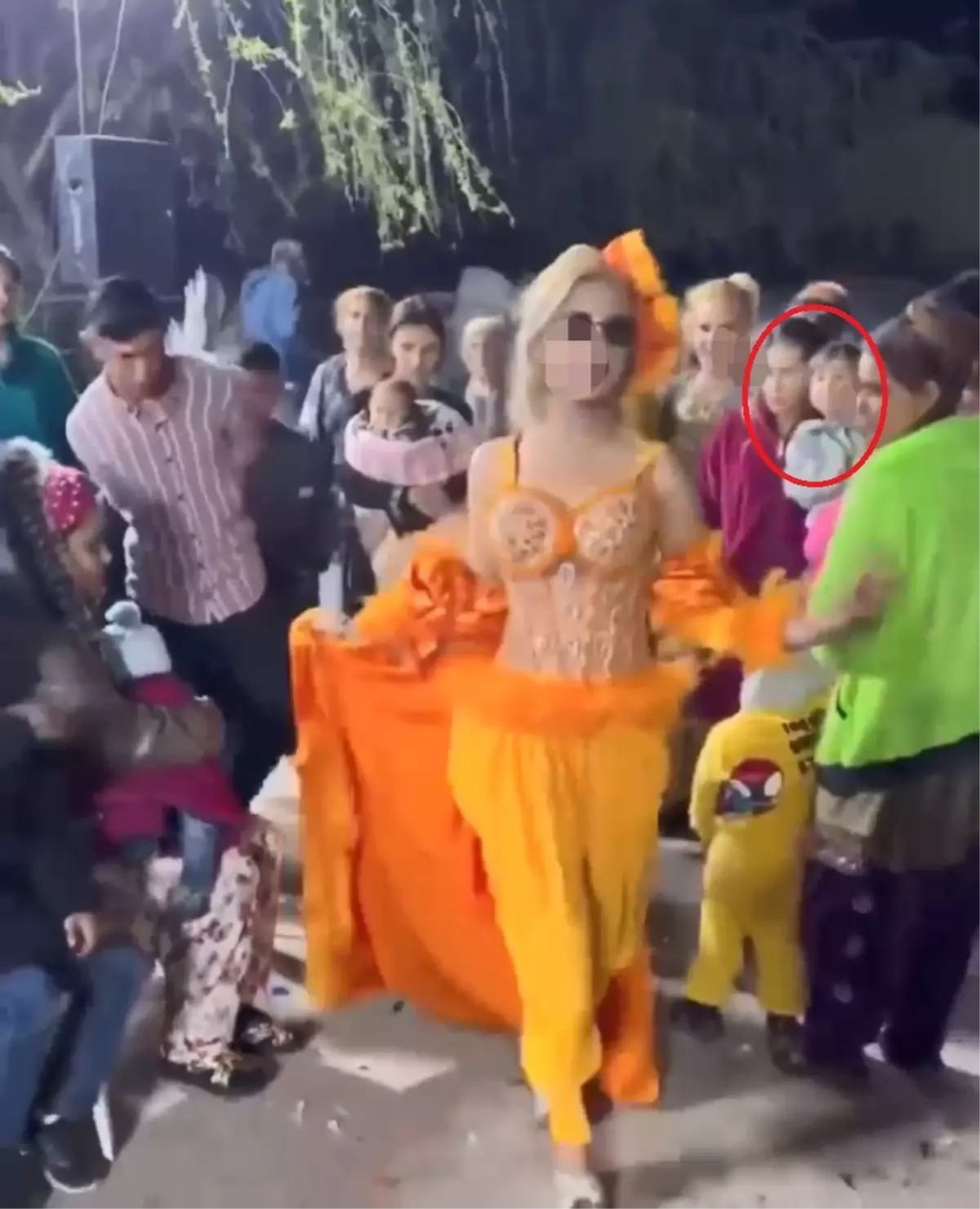 3 Yaşındaki Çocuğa Sigara İçirildi