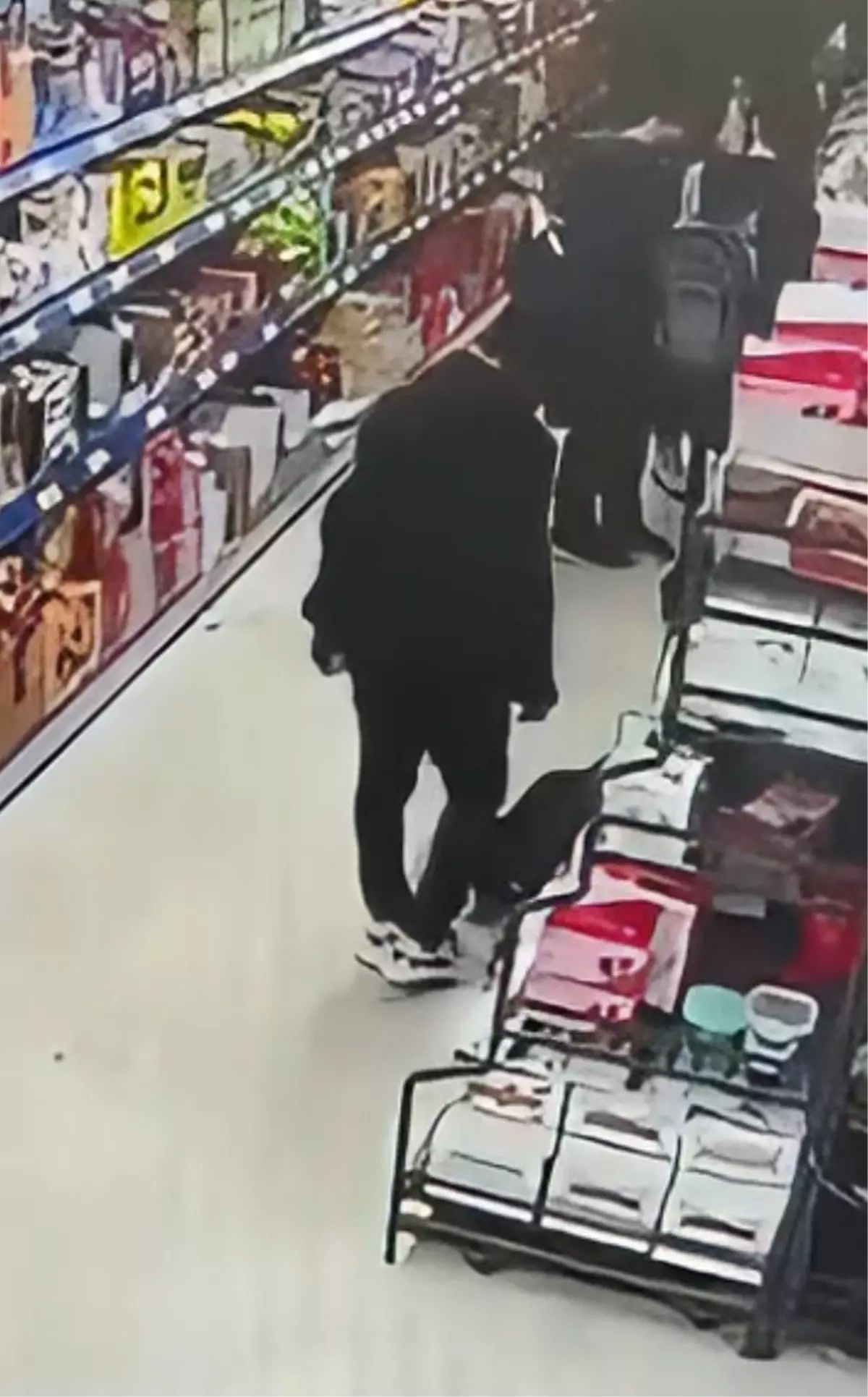 Market Hırsızı Ayakkabı Değiştirdi