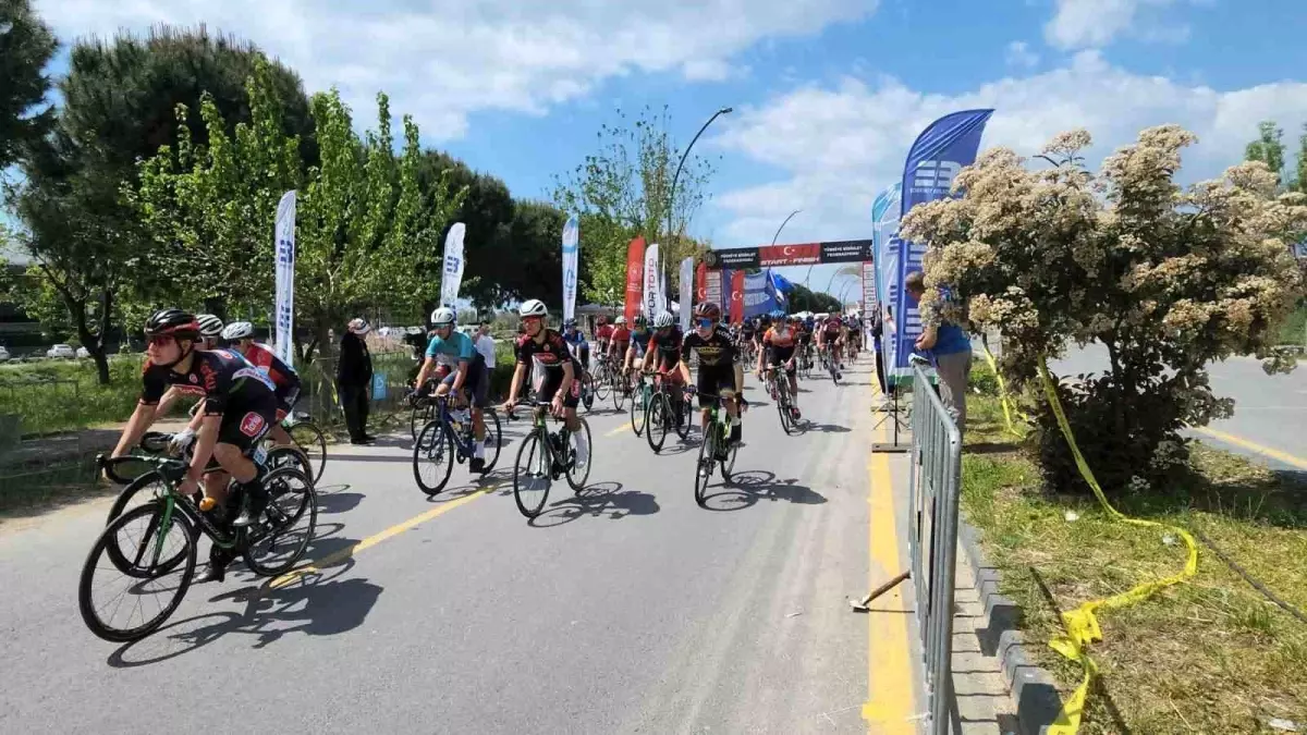 Türkiye Kupası 3. Etap Yol Yarışları Edremit\'te Gerçekleştirildi