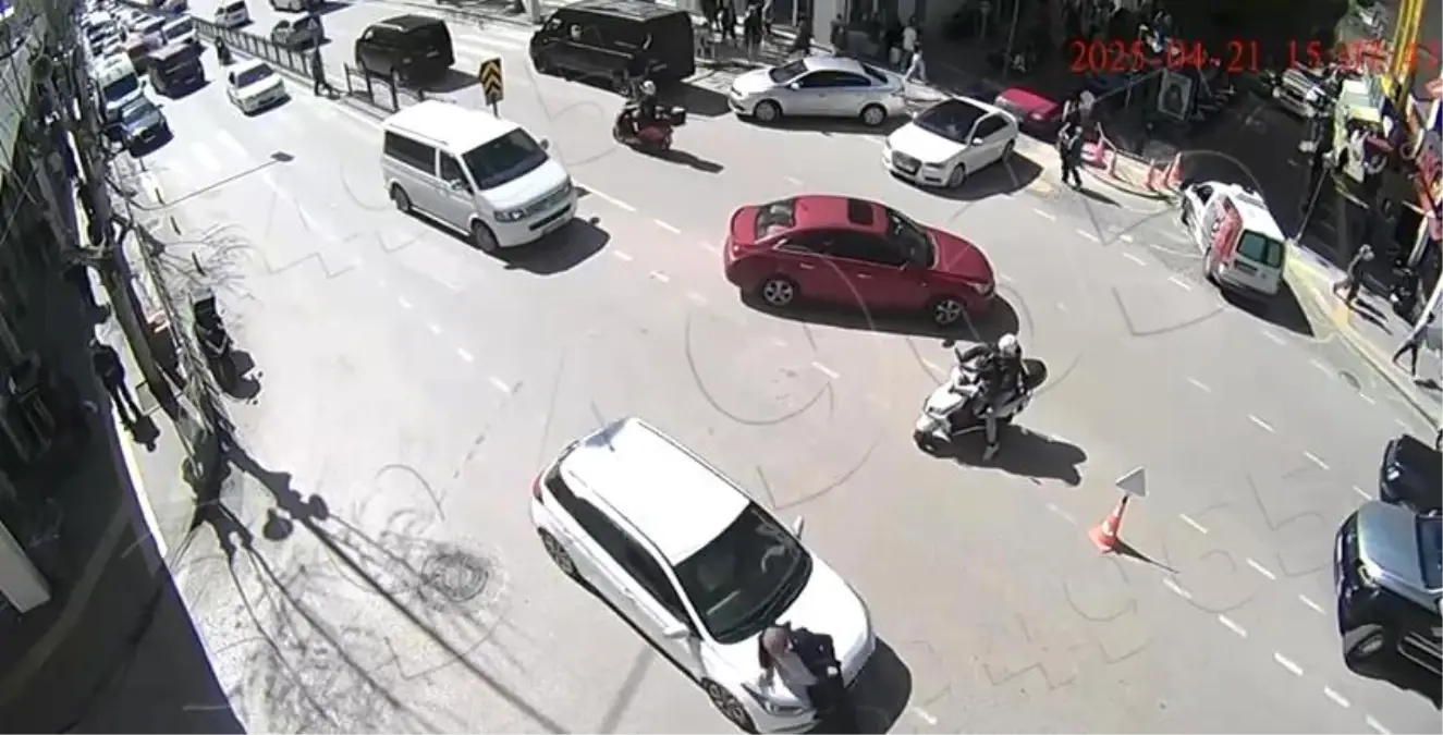 Amasya\'da Yaya Geçidi Yerine Kavşaktan Geçen Yayaya Otomobil Çarptı