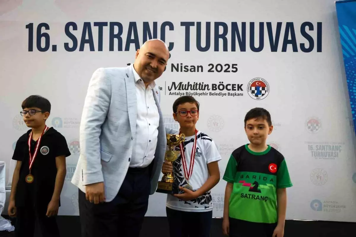 23 Nisan Ulusal Egemenlik ve Çocuk Bayramı\'nda 16. Satranç Turnuvası Yapıldı