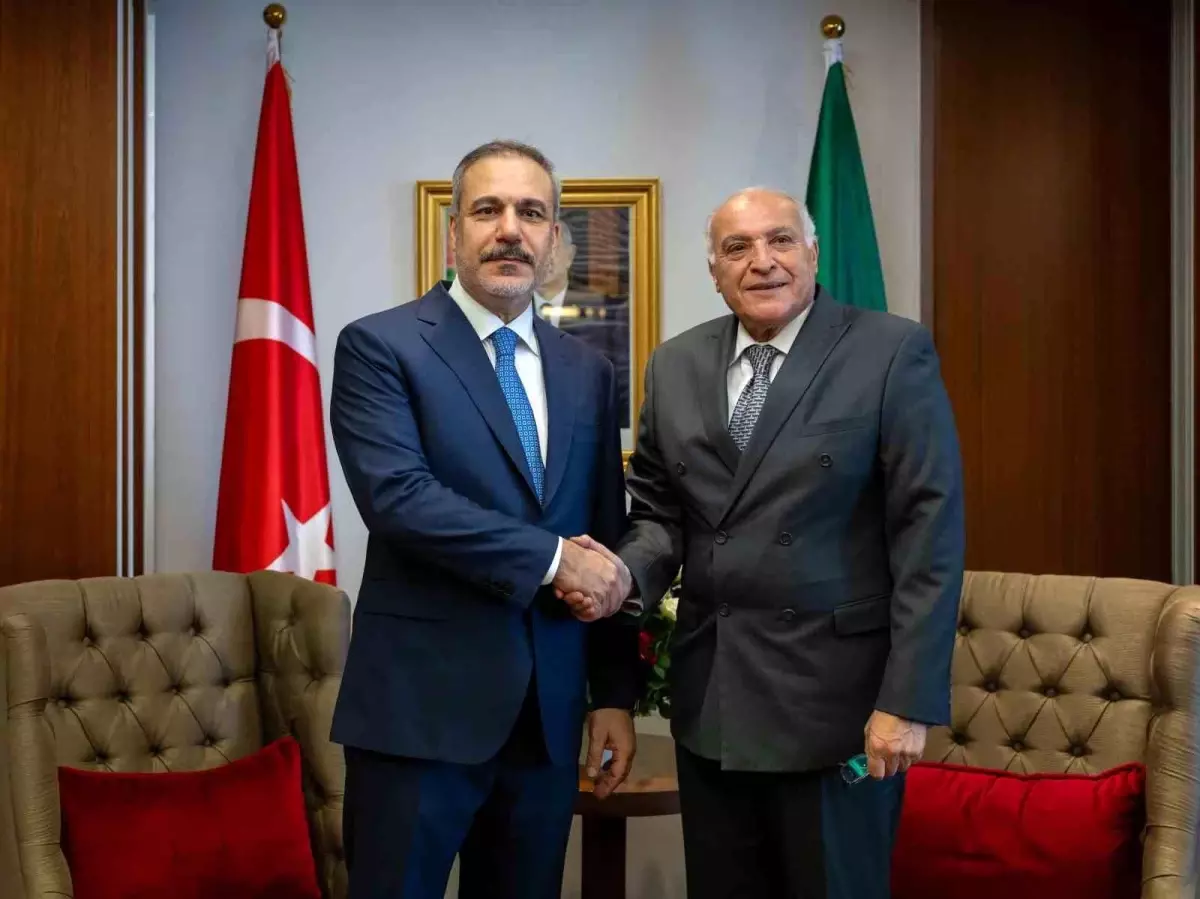 Hakan Fidan Cezayir\'de