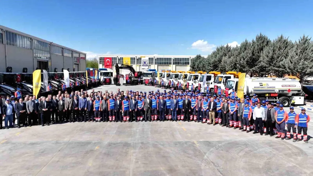 Başkan Altay: "100 milyon lira bedelle KOSKİ\'ye 24 yeni iş makinesi daha kazandırdık"