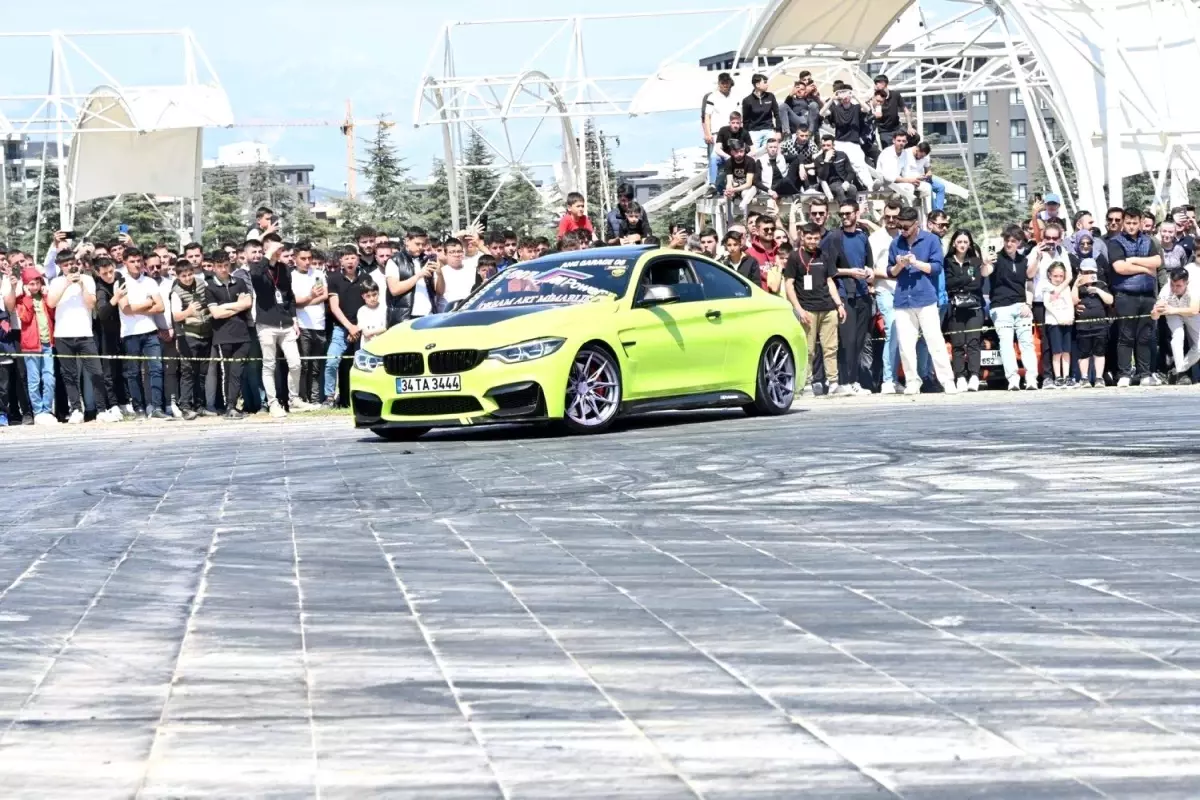 Modifiyeli Araçlar Festivali\'nde DMD Hastası Görkem Efe\'ye Destek